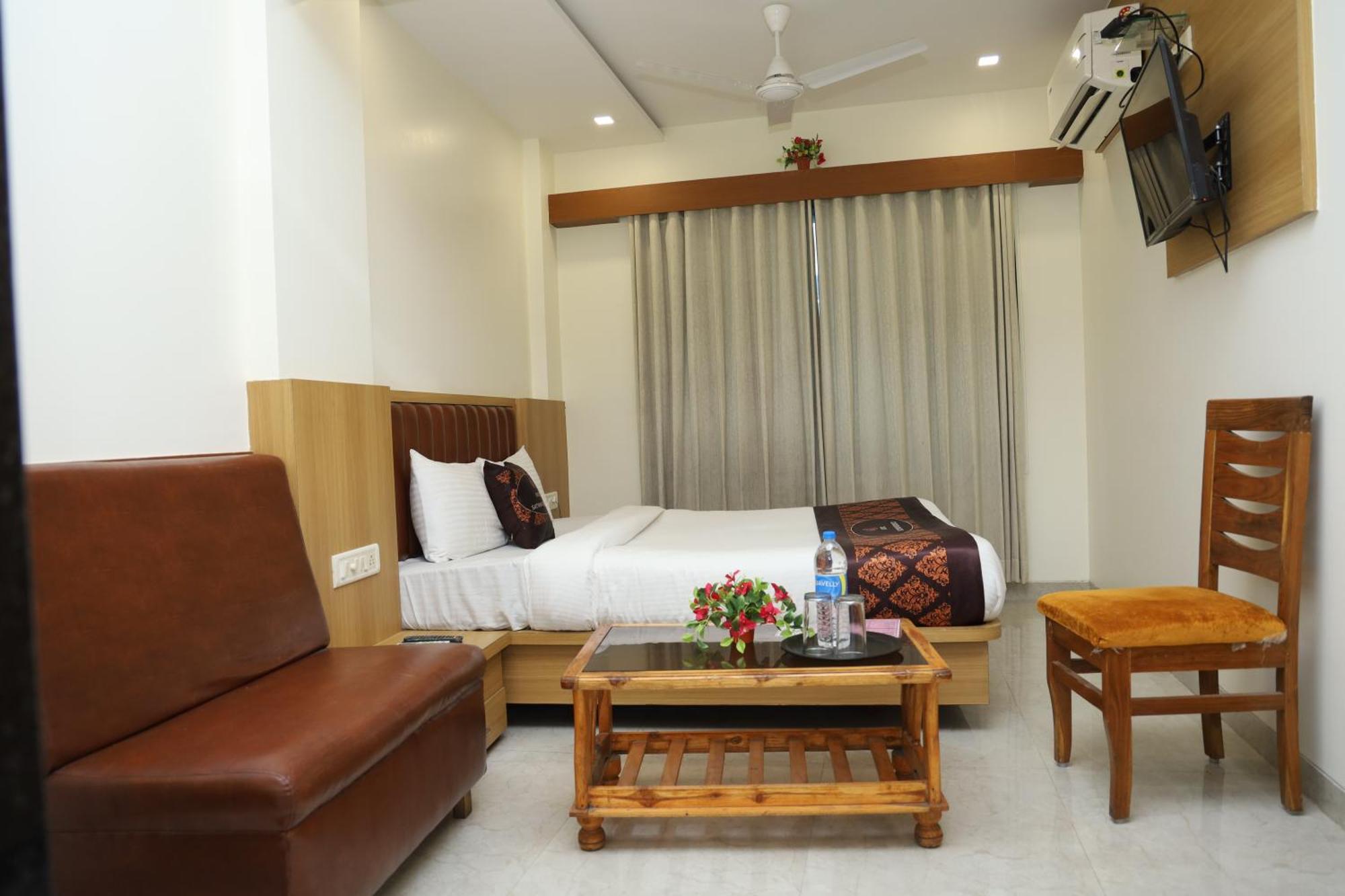 Hotel Satyam Residency Нави Мумбаи Экстерьер фото