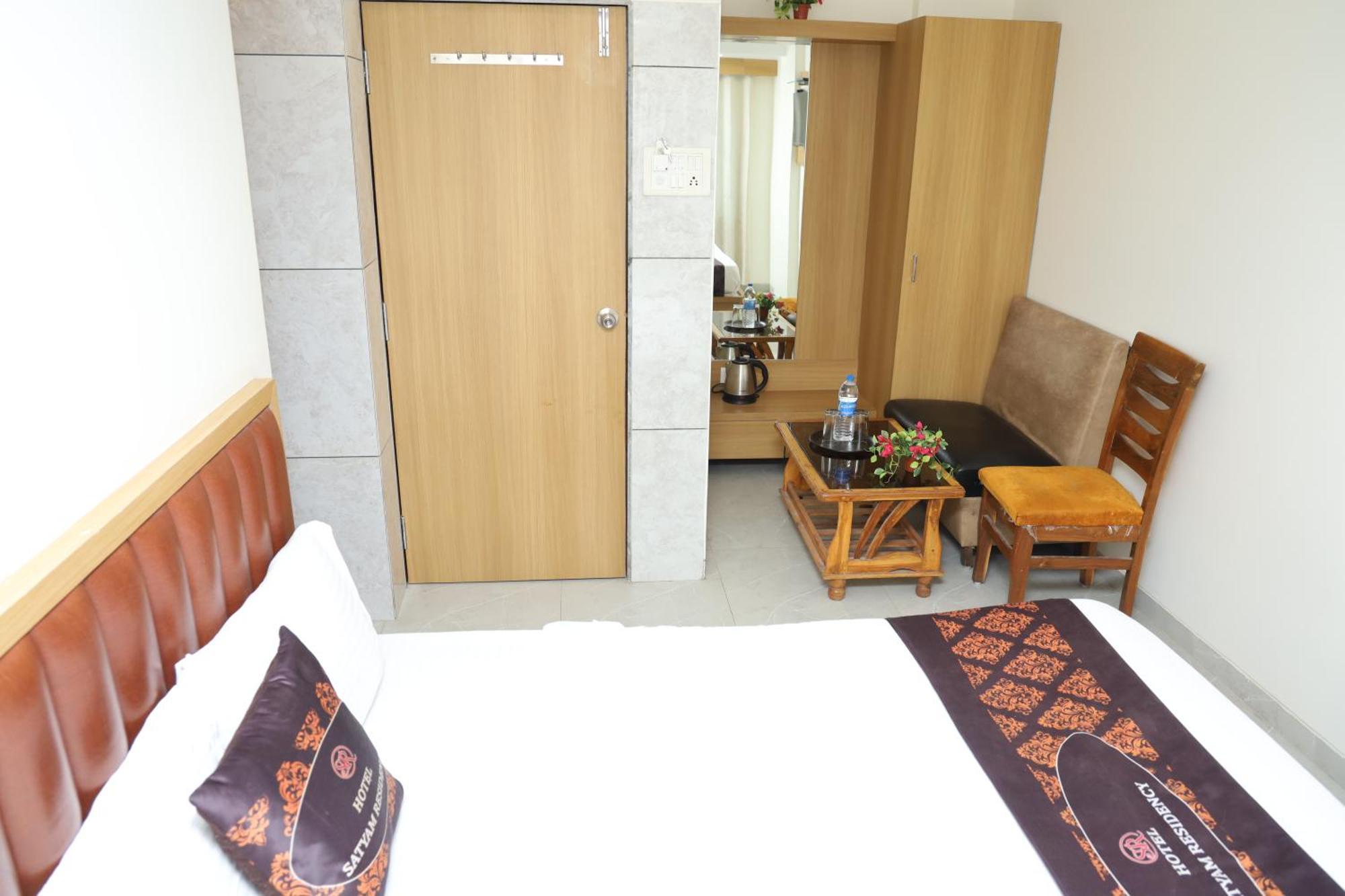Hotel Satyam Residency Нави Мумбаи Экстерьер фото